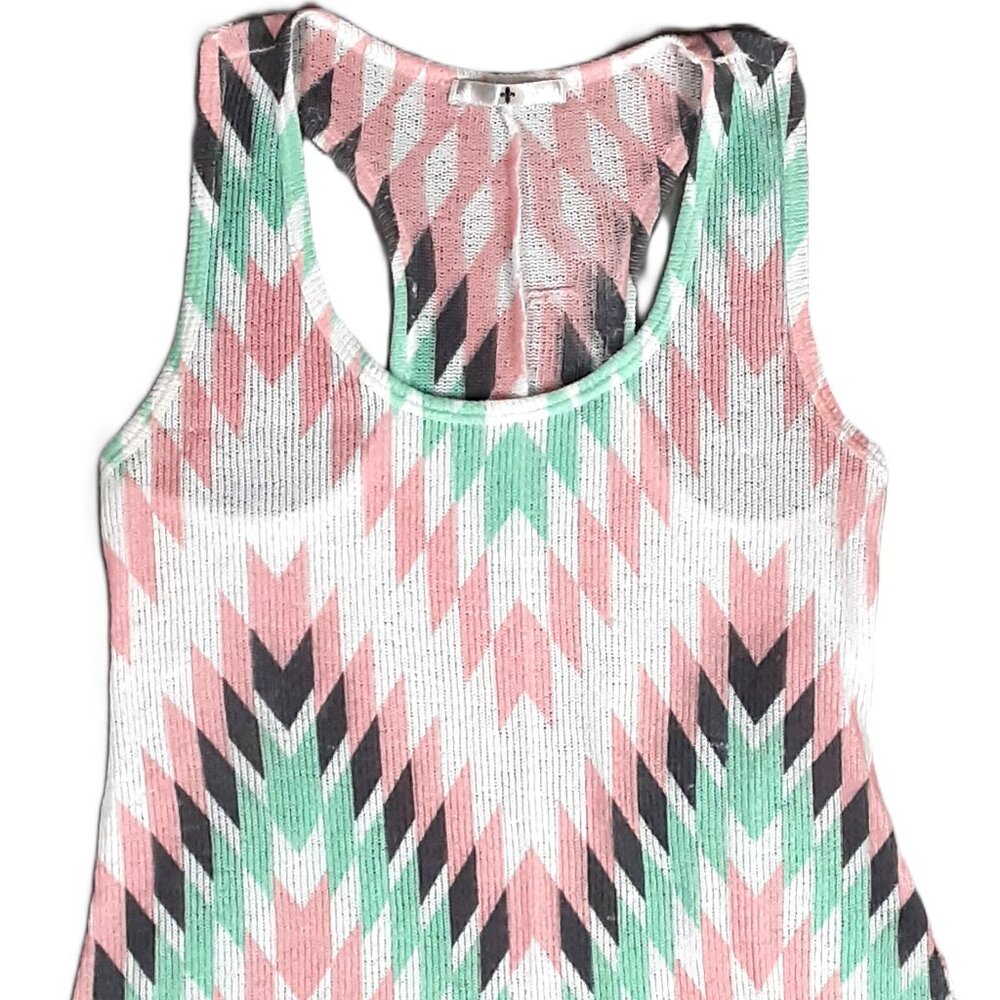 Blu Planet Woman's Knit Top Size Medium, Sleeveless, Machine wash. Scoop neck.